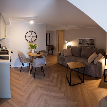 Apartamenty Drevny Kocur Poznan Ngoại thất bức ảnh